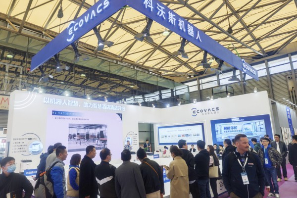 科沃斯商用清洁机器人亮相2025 CCE清洁展：助力酒店行业“科技溢价”转型